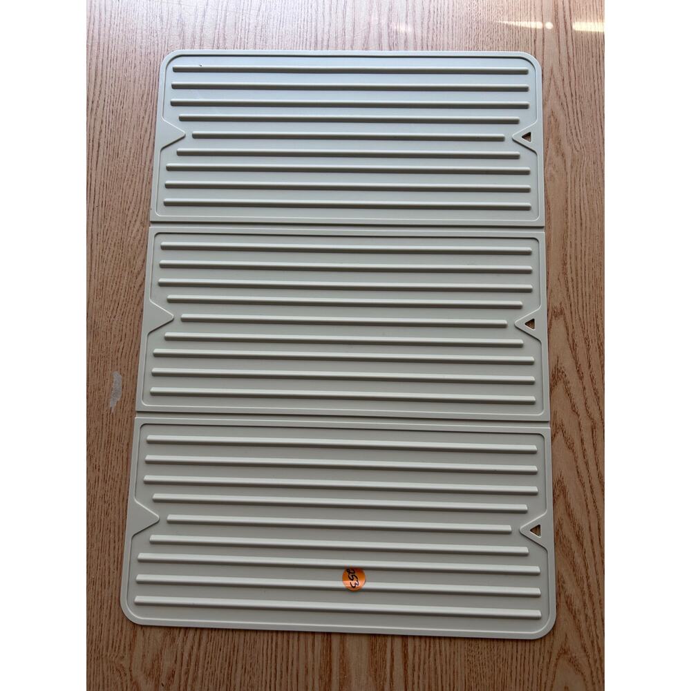 New Dish Drying Ribbed Mat Foldable Light Tan Dishwasher Safe 13 1/4”x19 1/4”